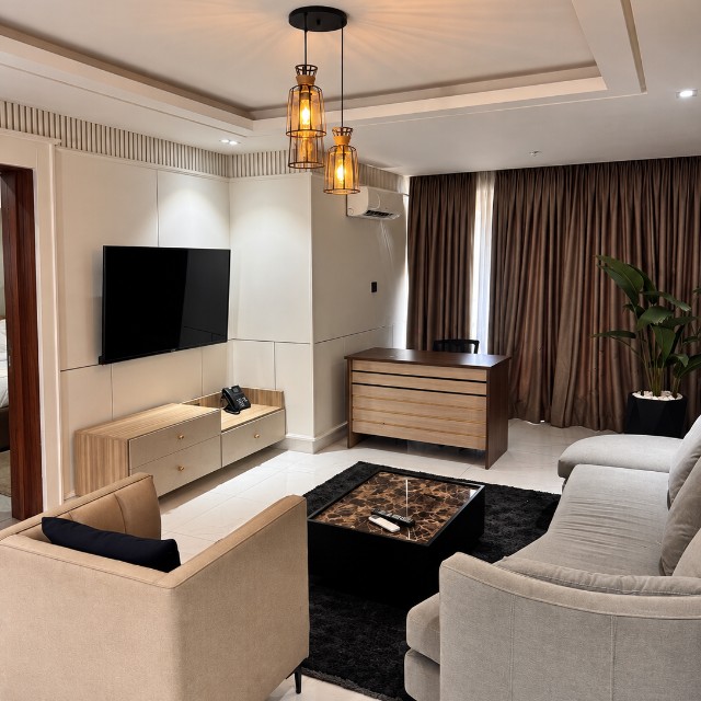 THE EXECUTIVE RESIDENCE  Two-Bedroom Apartment – photo 4