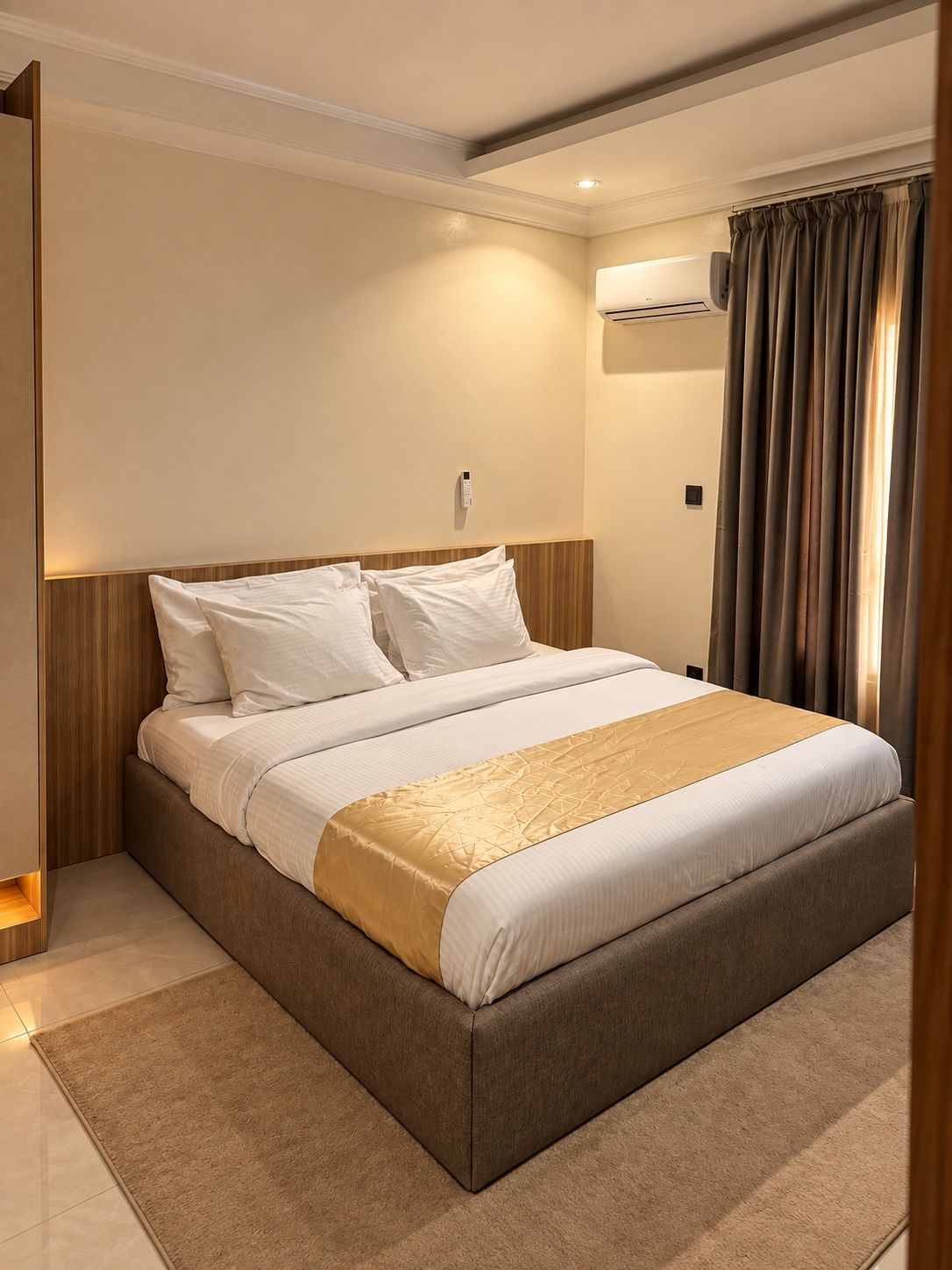 Bedroom with an upholstered double bed